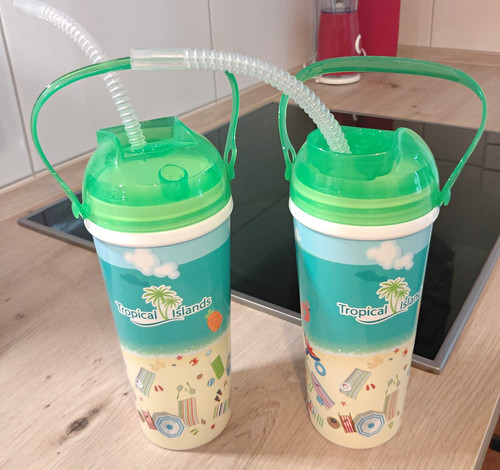 Kunststoffbecher mit strohhalm - mit,