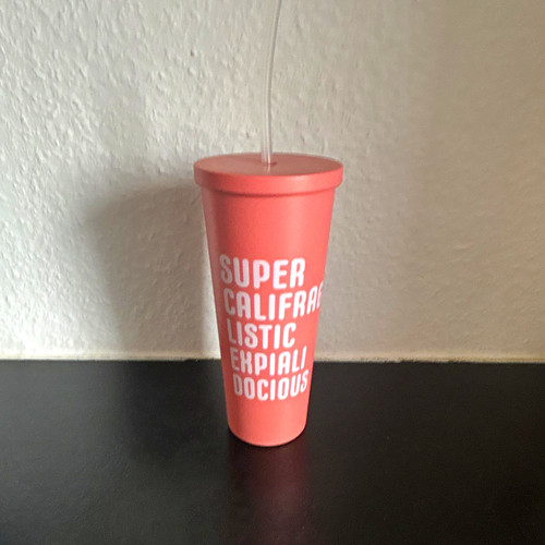 Rosa kunststoffbecher mit - kunststoffbecher,