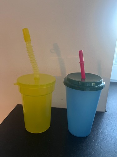 Becher mit strohhalm - mit,