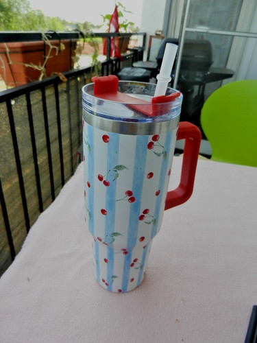 Thermobecher mit strohhalm und - thermobecher,